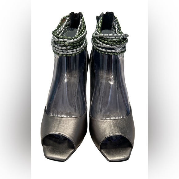J.Renee Pewter Makensy ~ Size 9M ~ Peep Toe Jewel Wrap Ankle Strap Heels - Picture 2 of 12